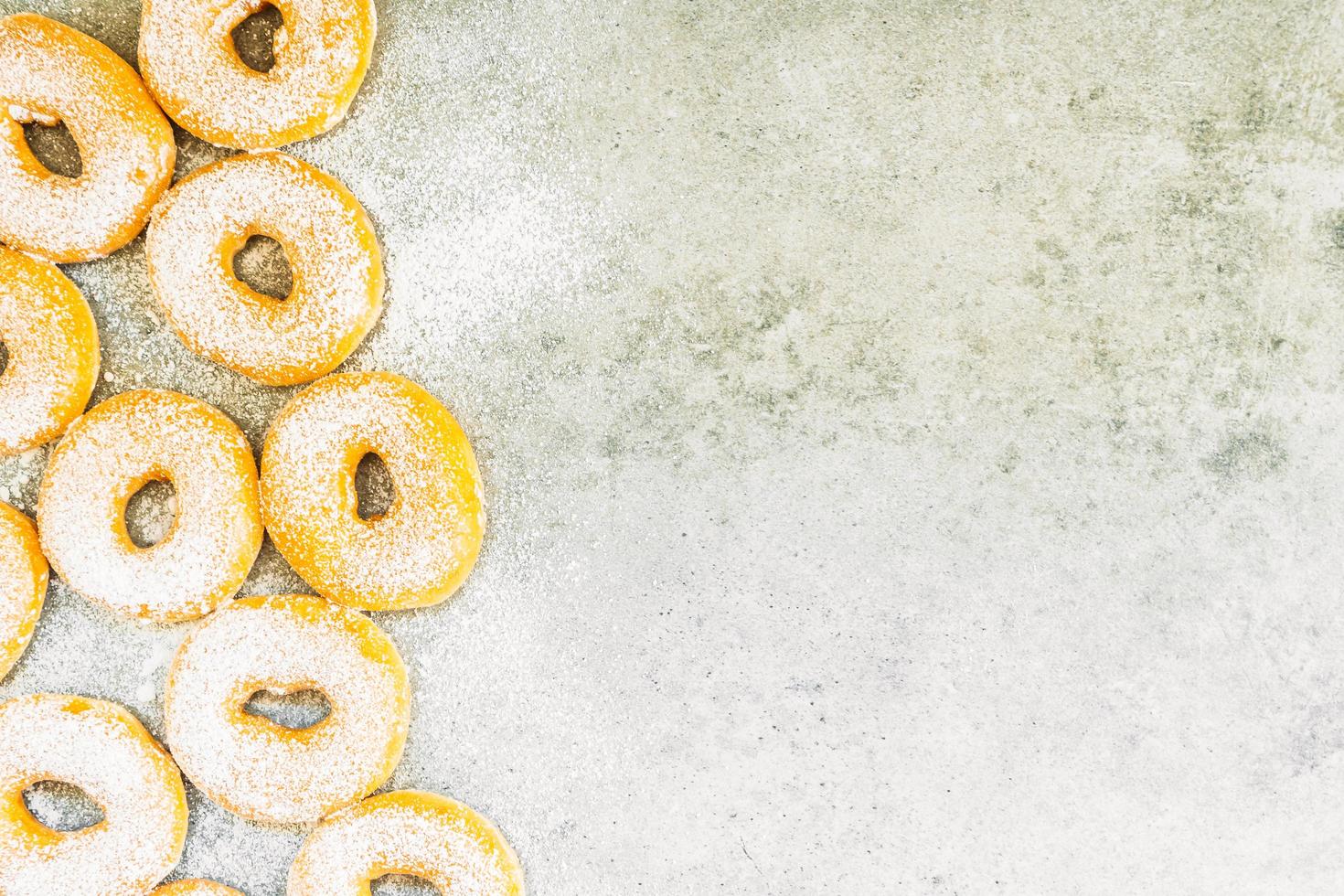 zoet dessert met veel donut foto