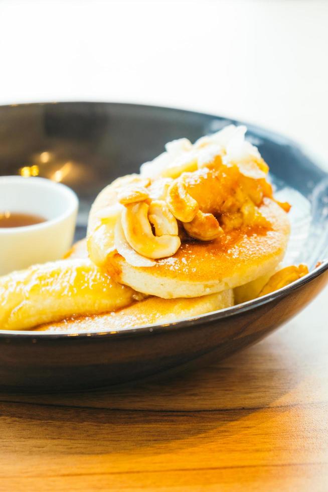 zoet dessert met pannenkoek foto