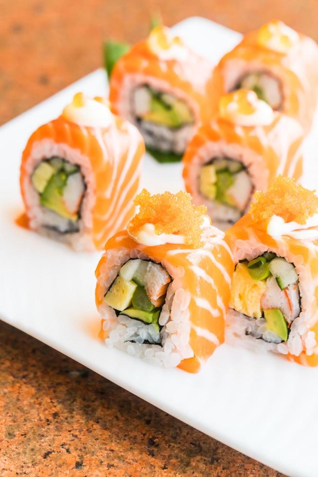 sushi zalm roll foto