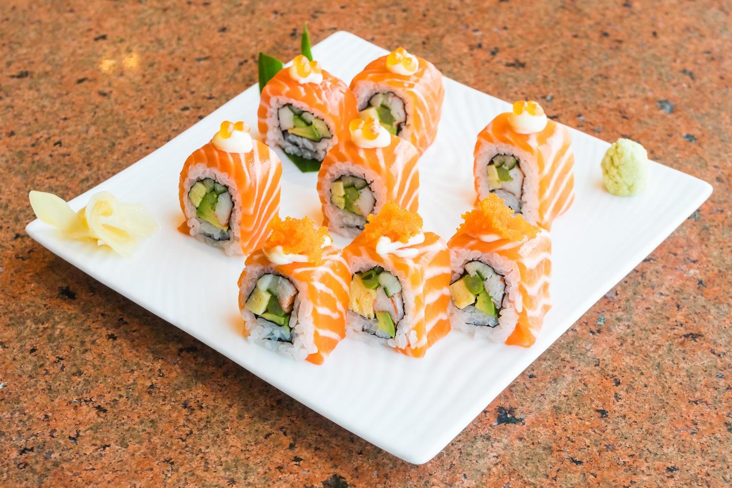 sushi zalm roll foto