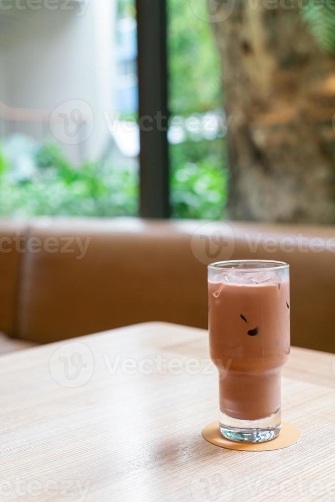 ijskoud donker chocoladeglas in café en restaurant van de coffeeshop foto