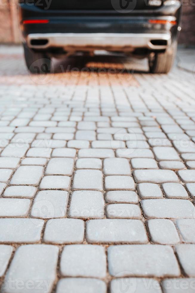professioneel leggen van wegsteen en straatstenen voor wandelen en parkeren - stoeptegels foto