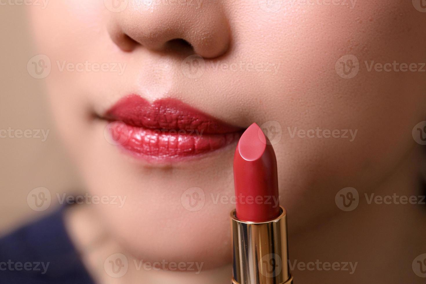 vrouw met lippenstift foto