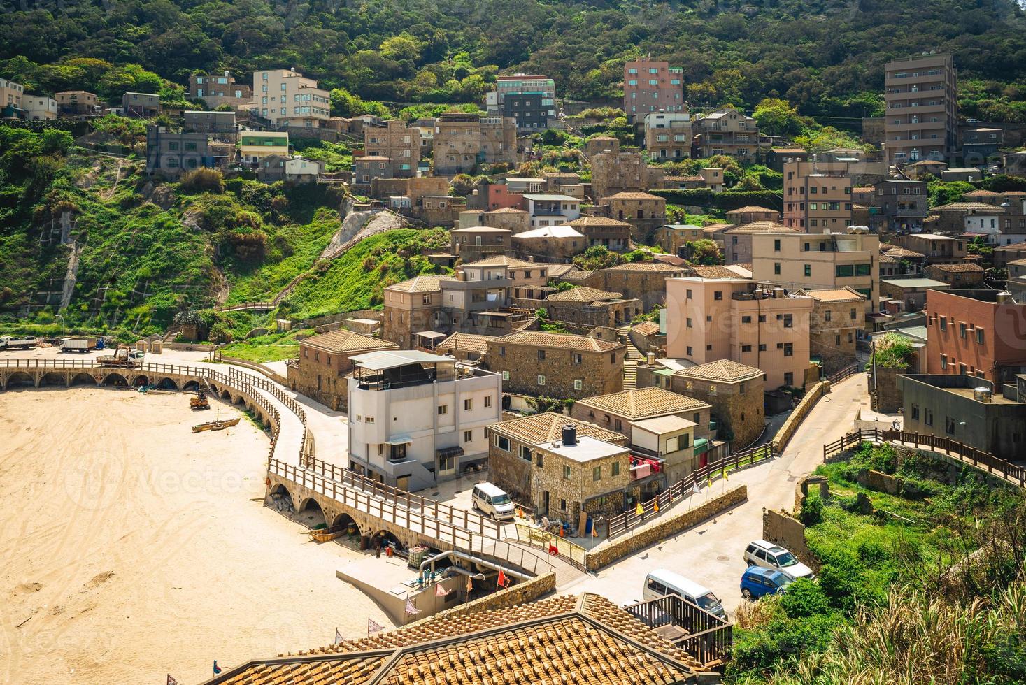 luchtfoto van het dorp niujiao op het eiland nangan in matsu, taiwan foto
