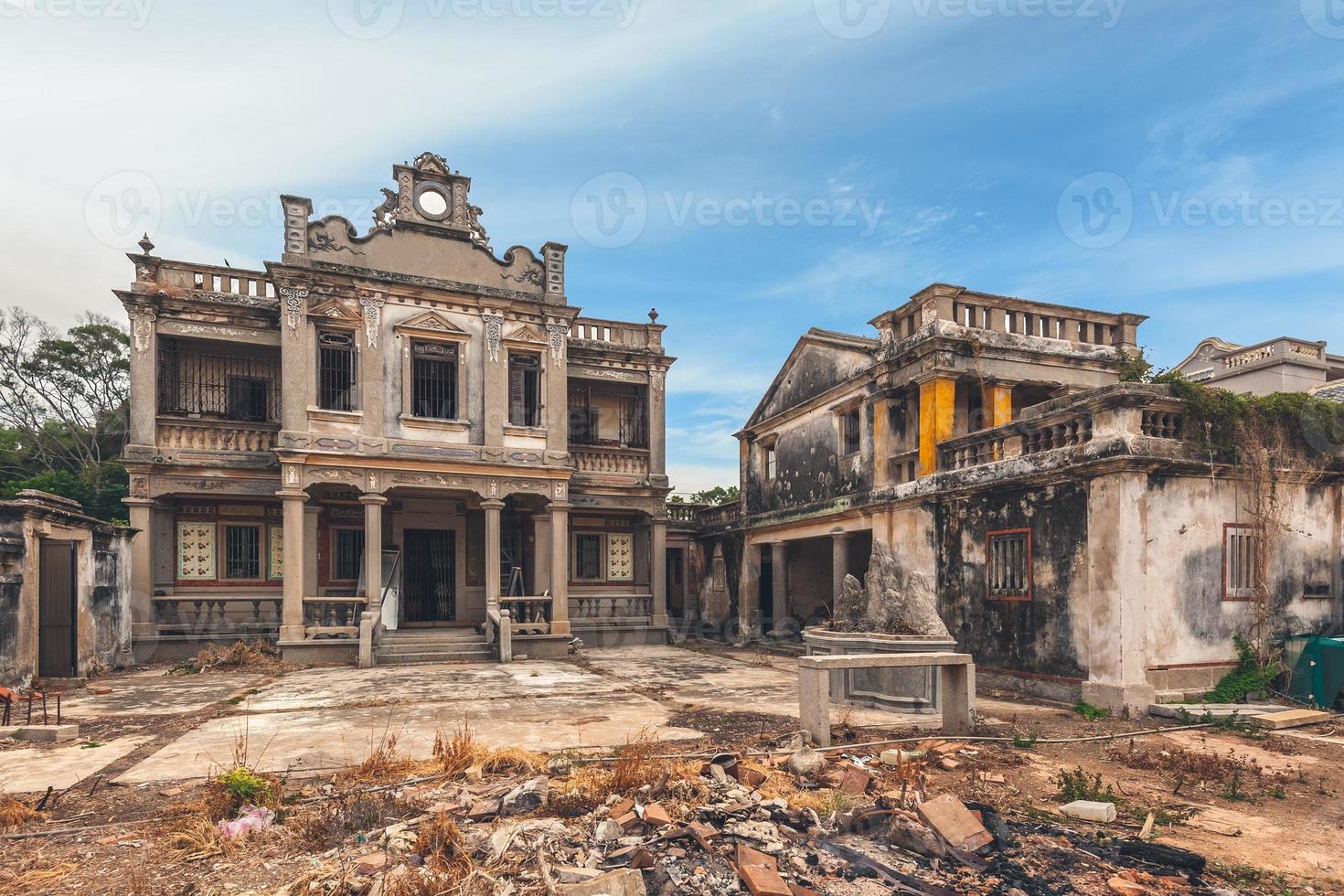 ruïne van huis in westerse stijl in kinmen, taiwan foto