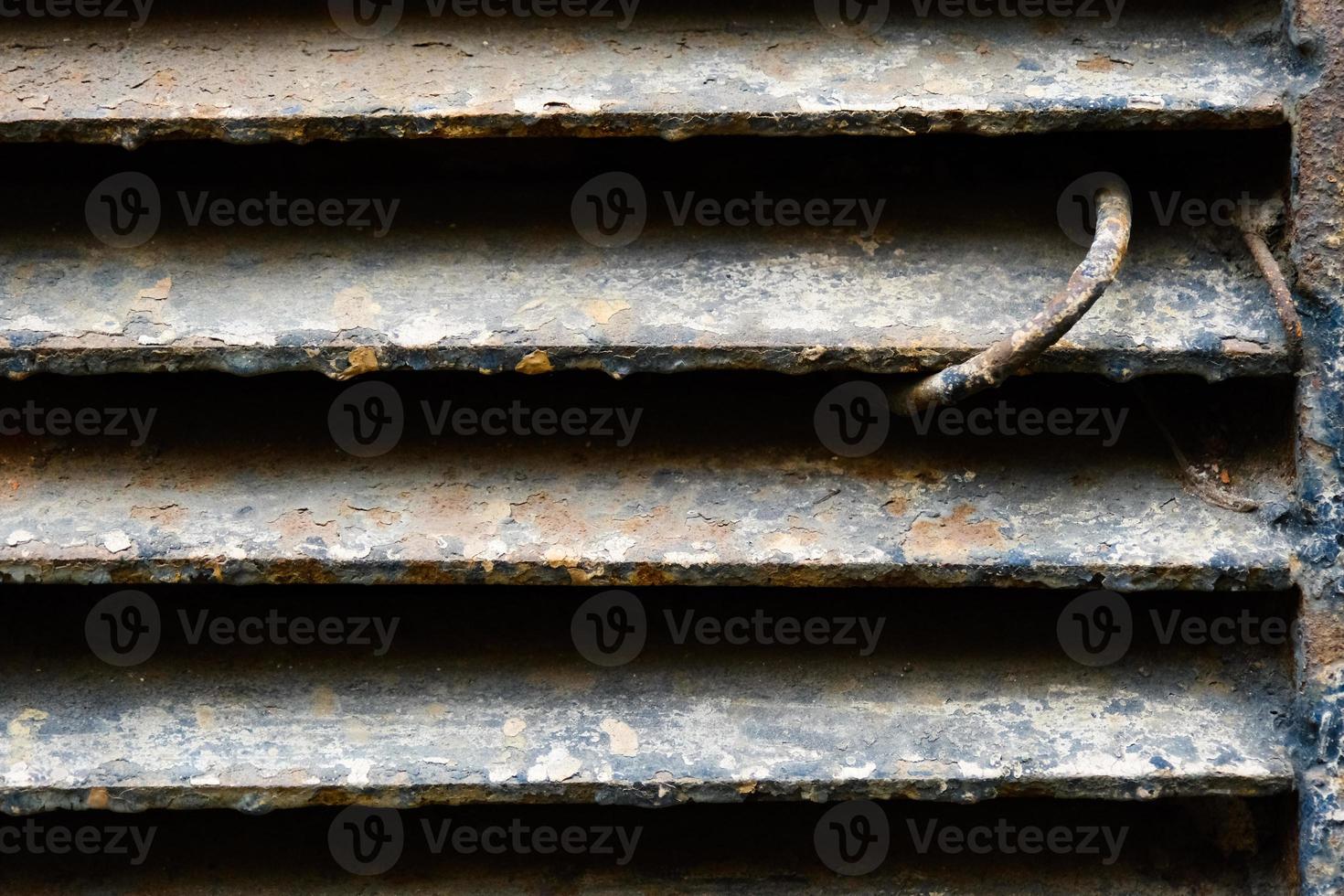 close-up van roestige metalen roostermuur foto