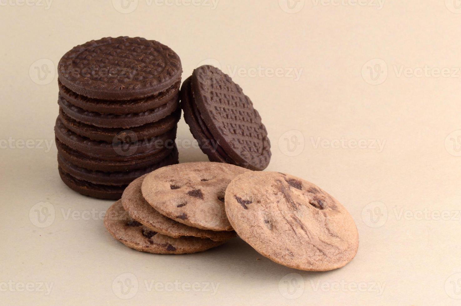 chocolate chip cookie en cream biscuit foto