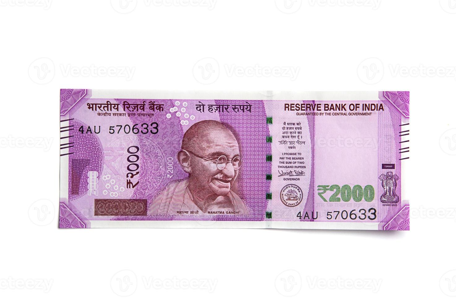 nieuwe Indiase valuta van rs.2000 geïsoleerd op een witte achtergrond. gepubliceerd op 9 november 2016. foto