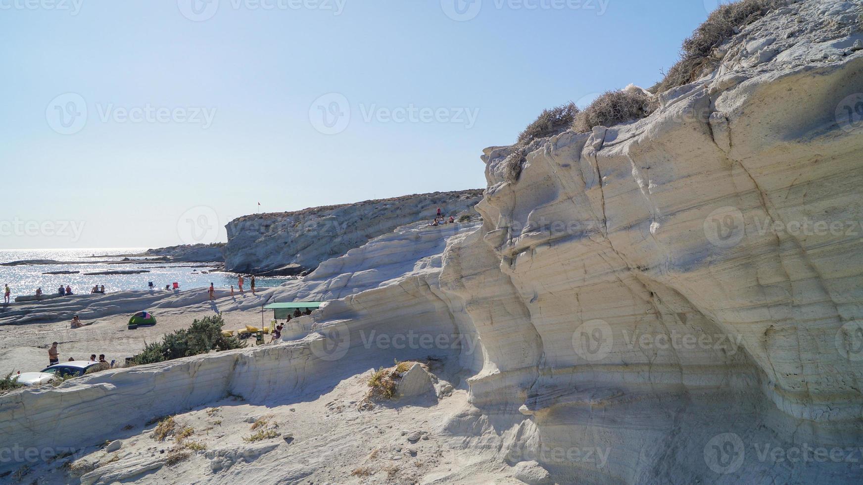 kalkstenen van het strand van delikli koy foto