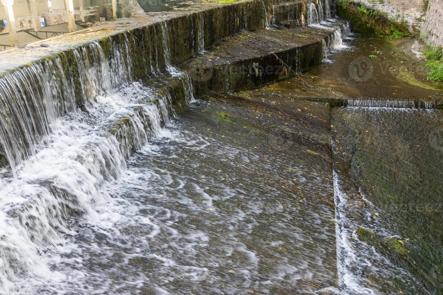 watervallen buiten de stad bevagna foto