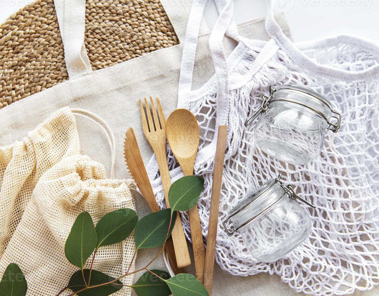 nettas, katoenen tassen en glazen potten foto