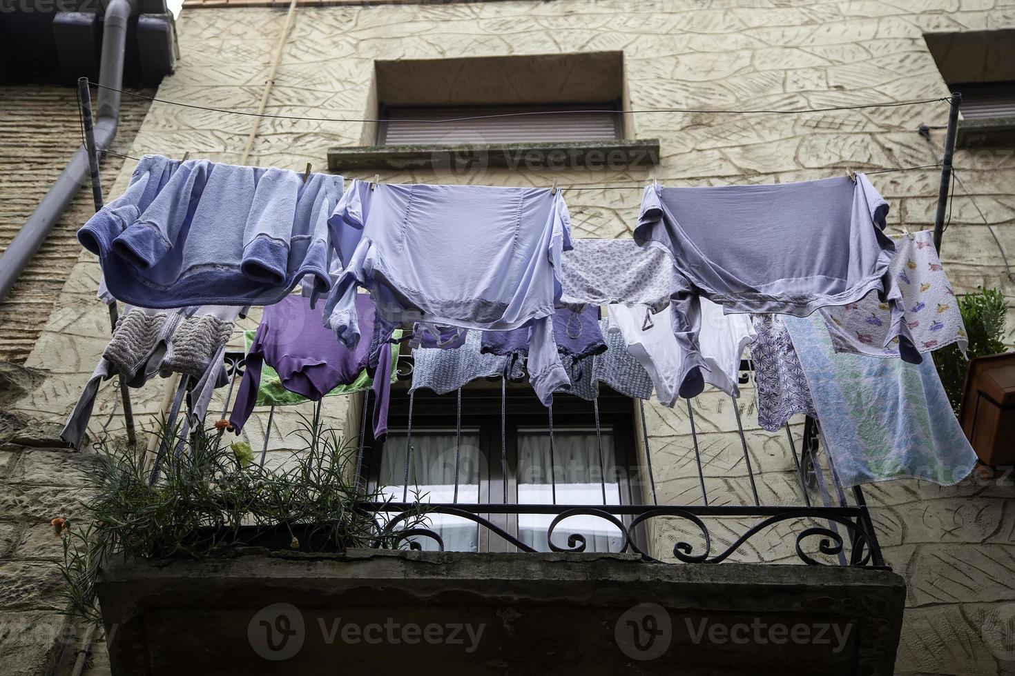 gewassen kleren hangen foto