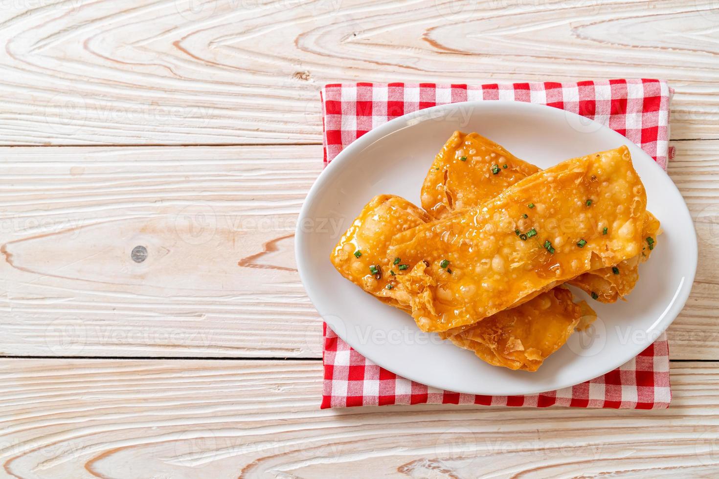 krokante roti met suiker op bord foto