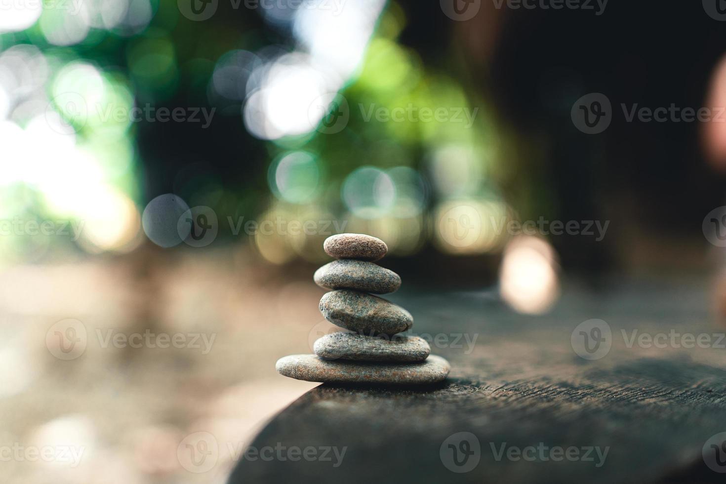 steen stapelen natuurlijke alternatieve behandeling foto