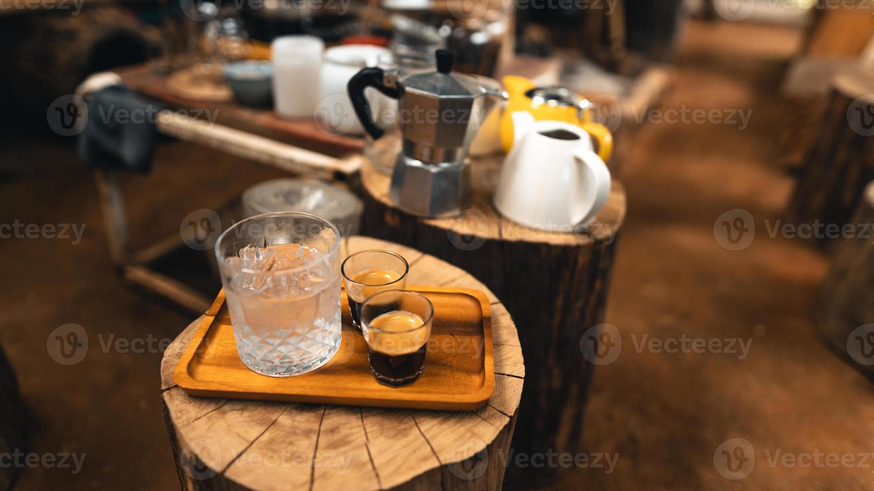 thuis koffie zetten uit de machine, espresso koffie zetten thuis uit de machine machine foto