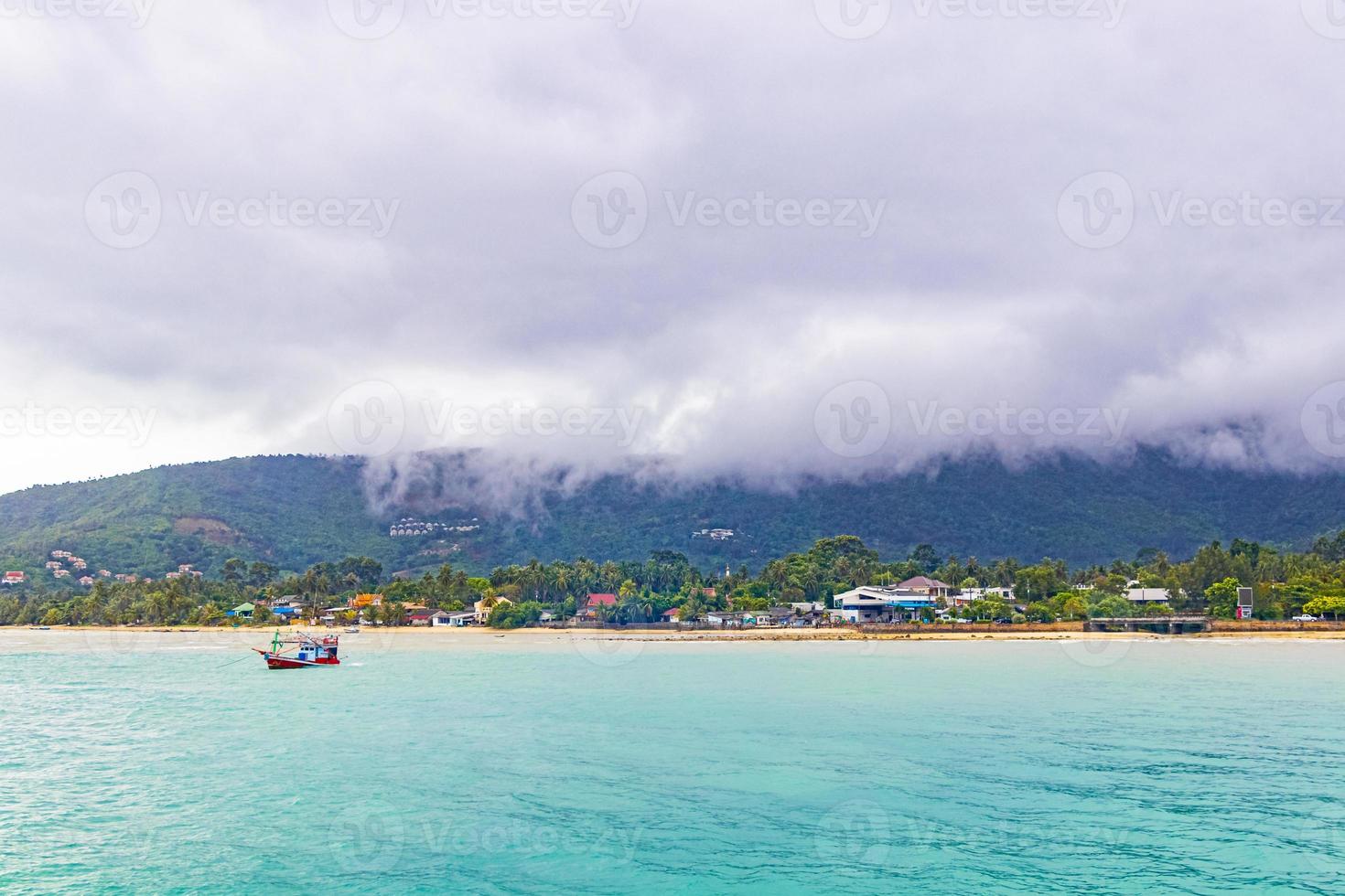 Koh Samui-reis en panoramisch uitzicht op bewolkte regenachtige dag. foto