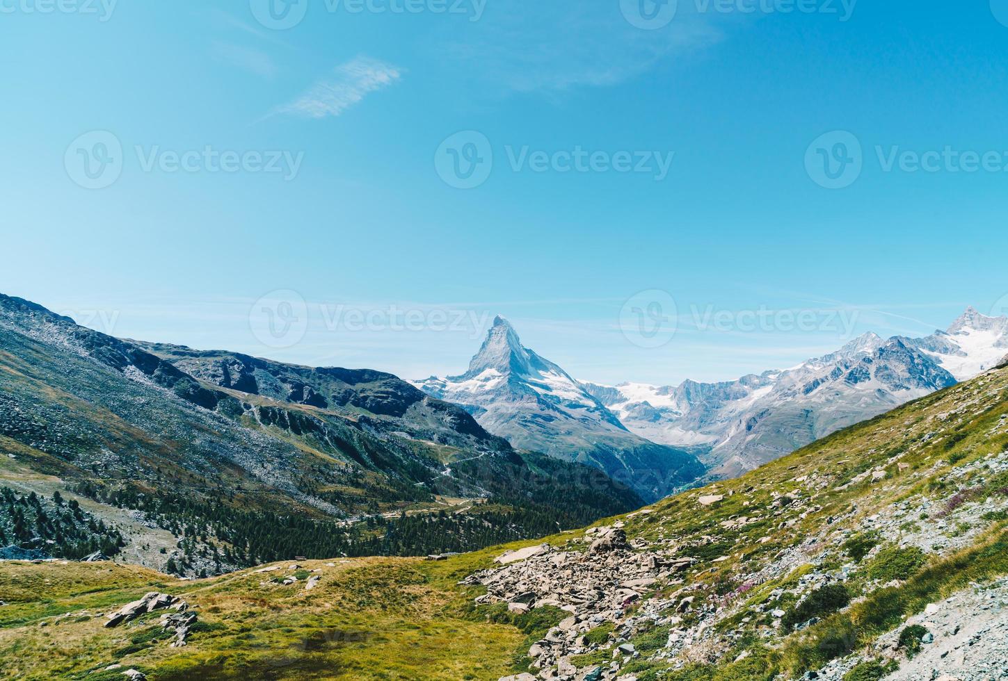 prachtig berglandschap met uitzicht op de matterhorn-piek in zermatt, zwitserland. foto