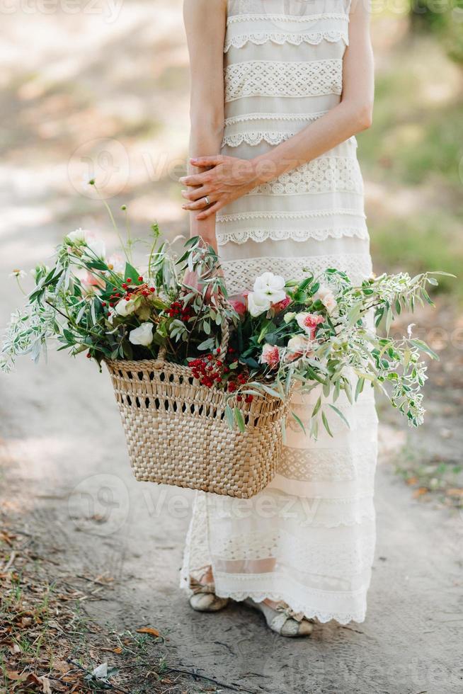 elegant bruidsboeket van verse natuurlijke bloemen foto