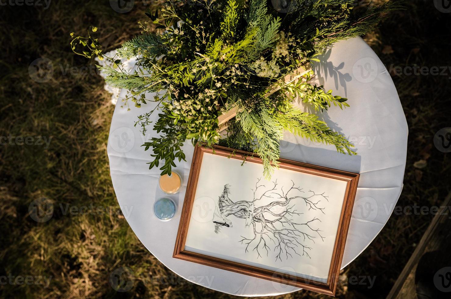 huwelijksceremonie in het bos foto