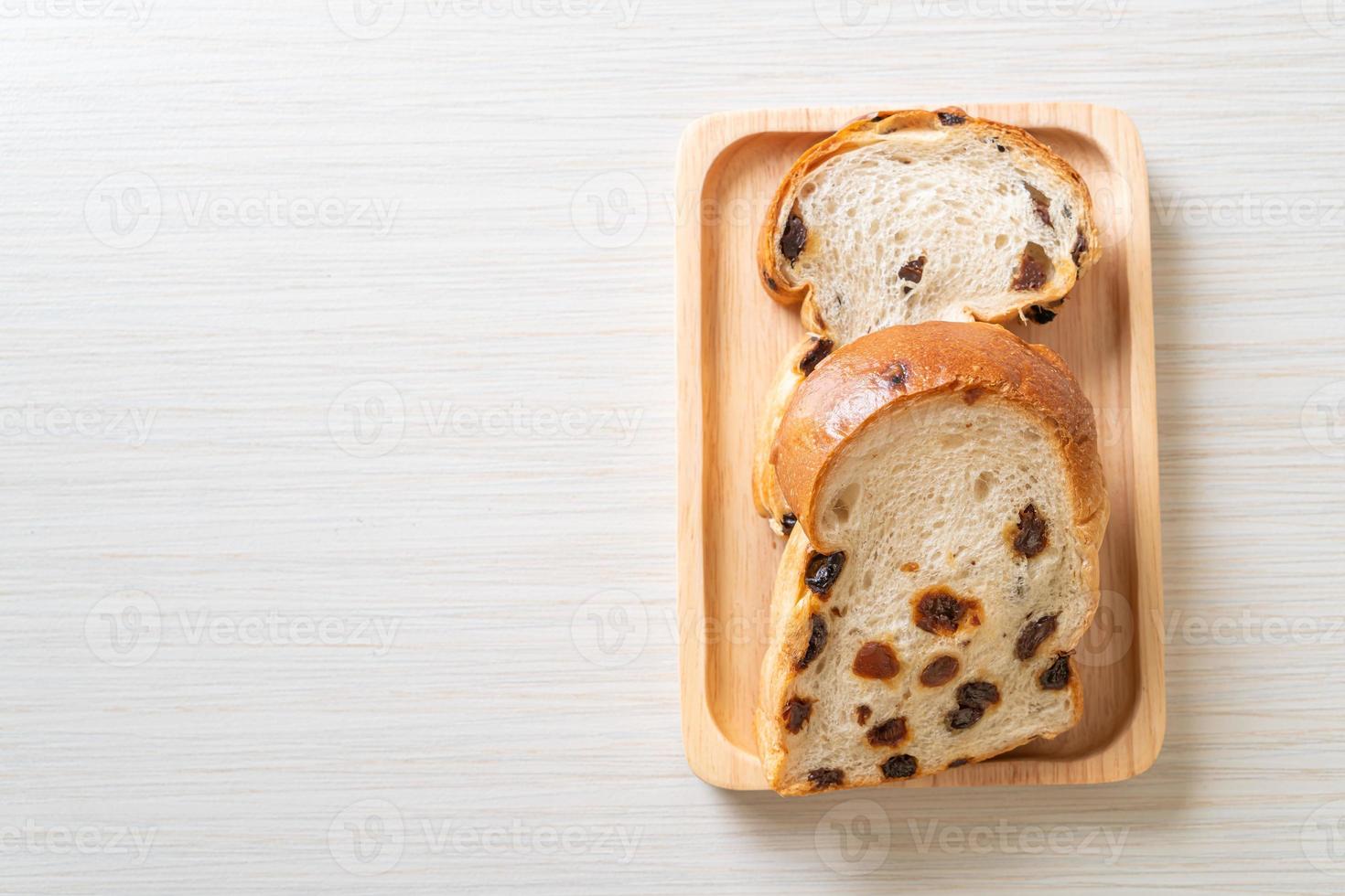 rozijnenbrood als ontbijt foto