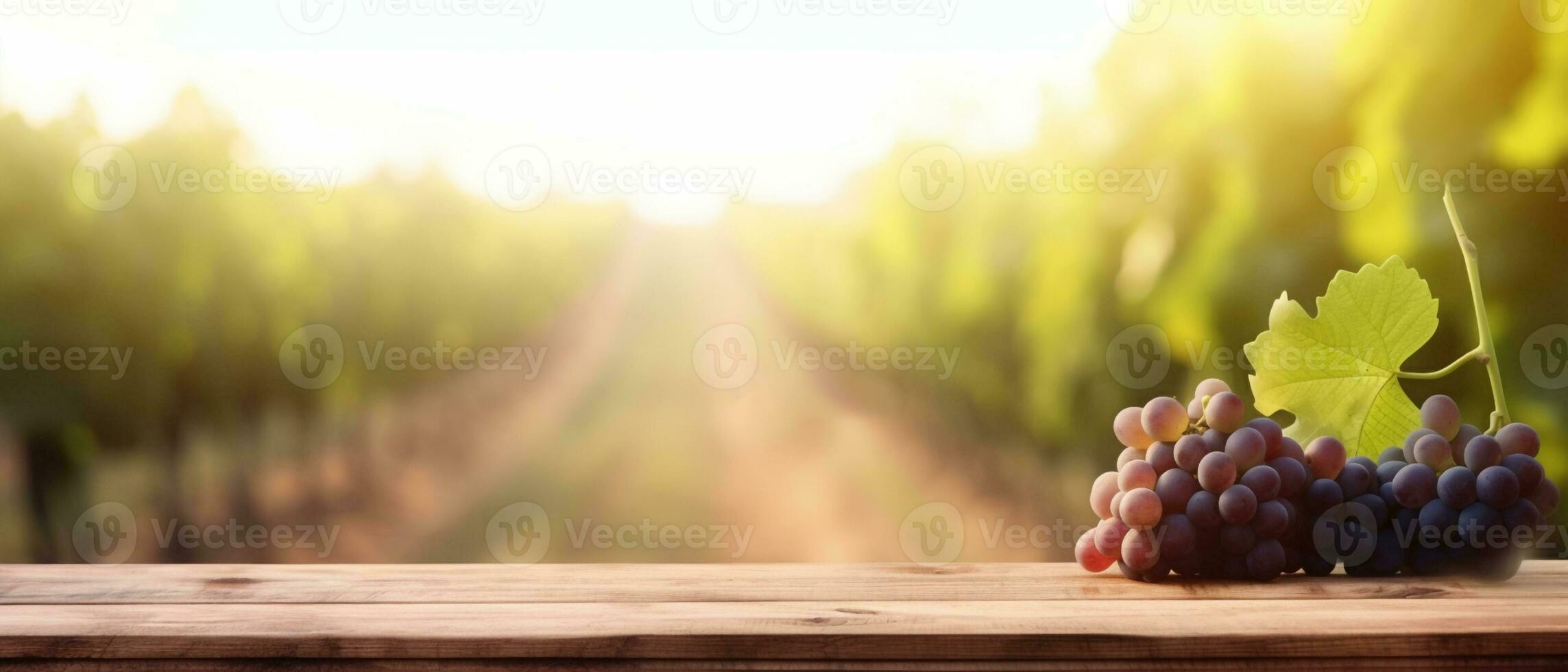 generatief ai. zomer wijngaard gevoel leeg houten tafel omringd door druiven en wazig achtergrond foto