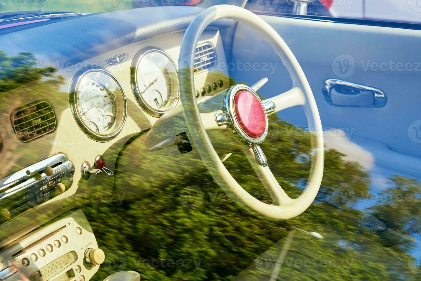 retro auto dashboard met sturen wiel foto