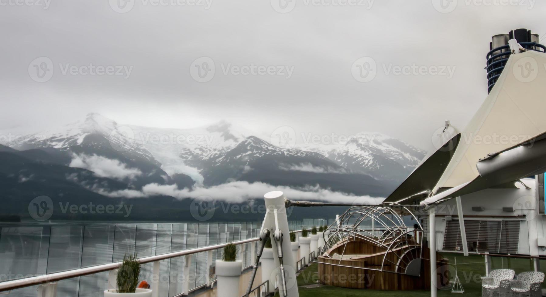 prachtig landschap van cruiseschepen in Alaska foto