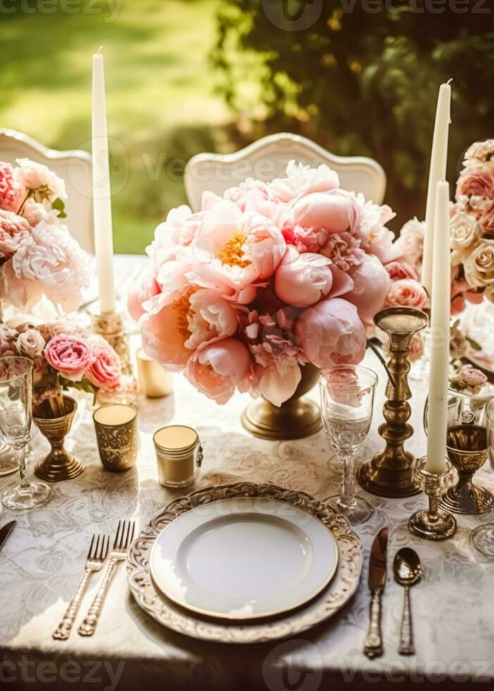 bruiloft tafellandschap met pioen boeket, formeel avondeten tafel instelling, tafel scape met decoratie voor bruiloft partij en evenement viering, generatief ai foto