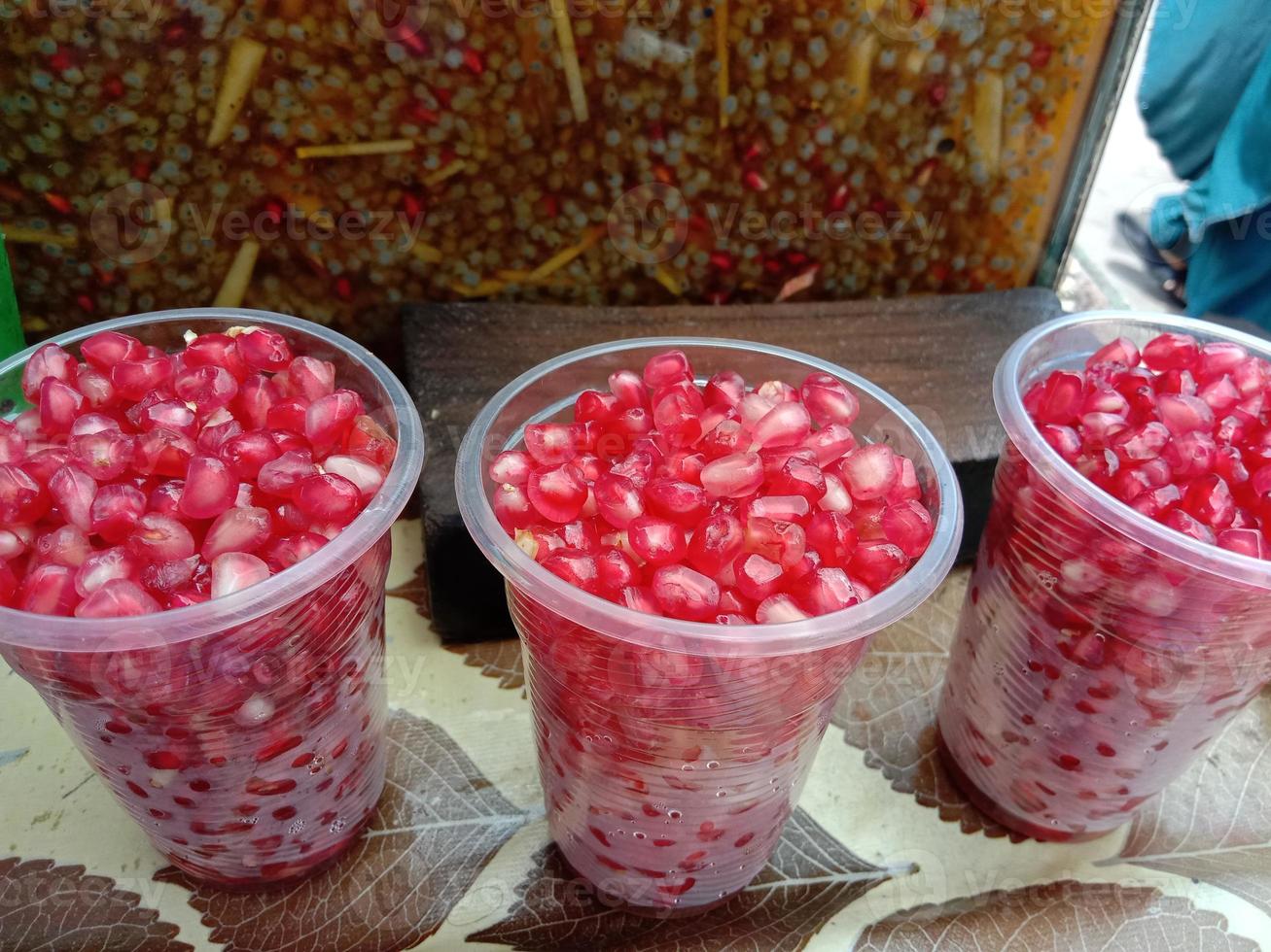 lekkere en gezonde granaatappelpitjesbouillon foto