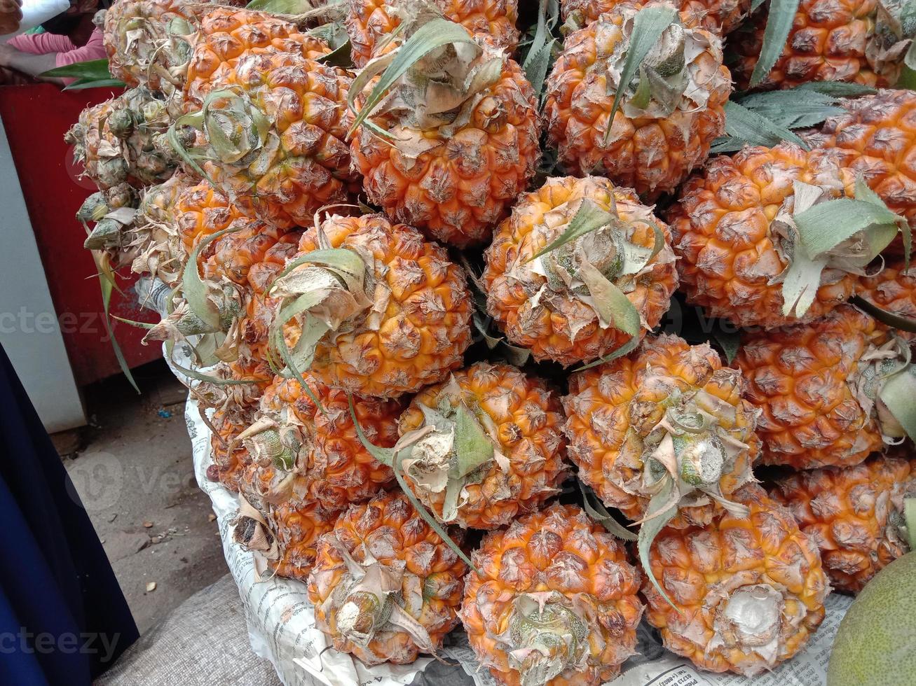 lekkere en gezonde oranjekleurige ananasbouillon foto