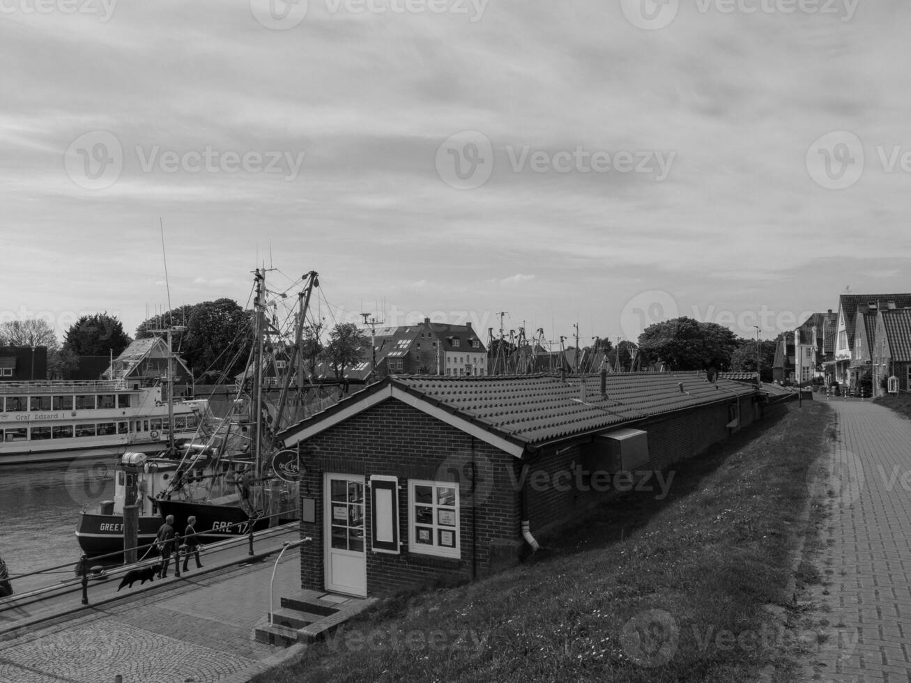 de dorp van groeten Bij de noorden zee foto