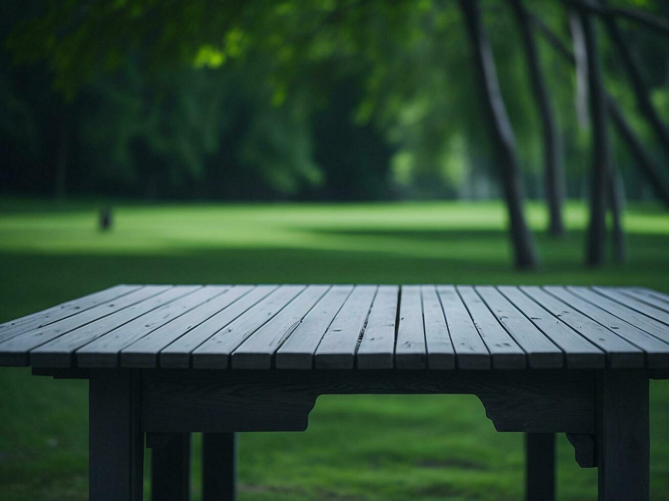 houten tafel en vervagen tropisch groen gras achtergrond, Product Scherm montage. hoog kwaliteit foto 8k fhd ai gegenereerd