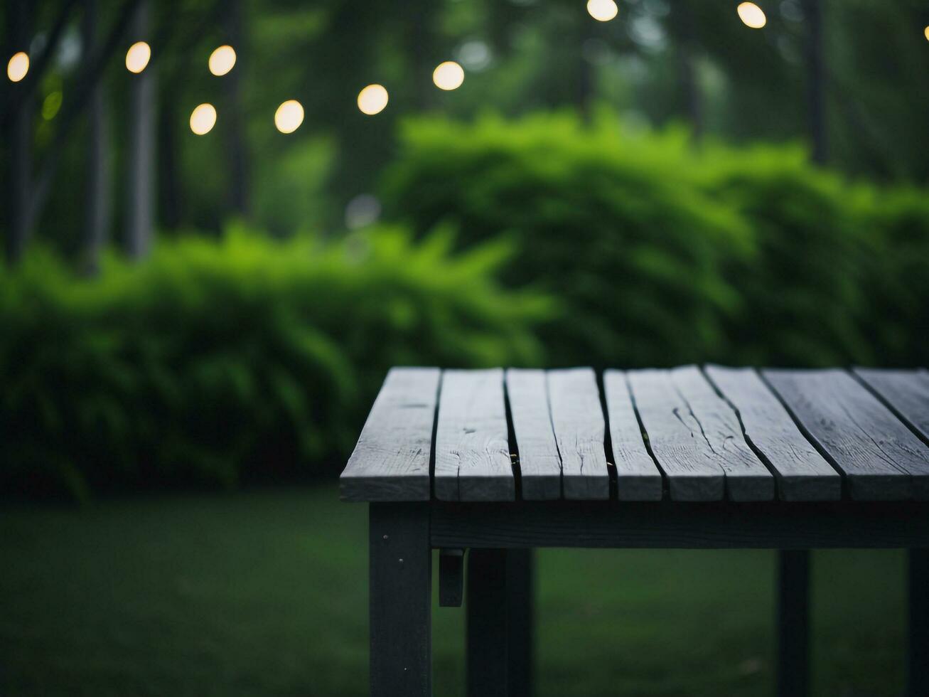 houten tafel en vervagen tropisch groen gras achtergrond, Product Scherm montage. hoog kwaliteit foto 8k fhd ai gegenereerd