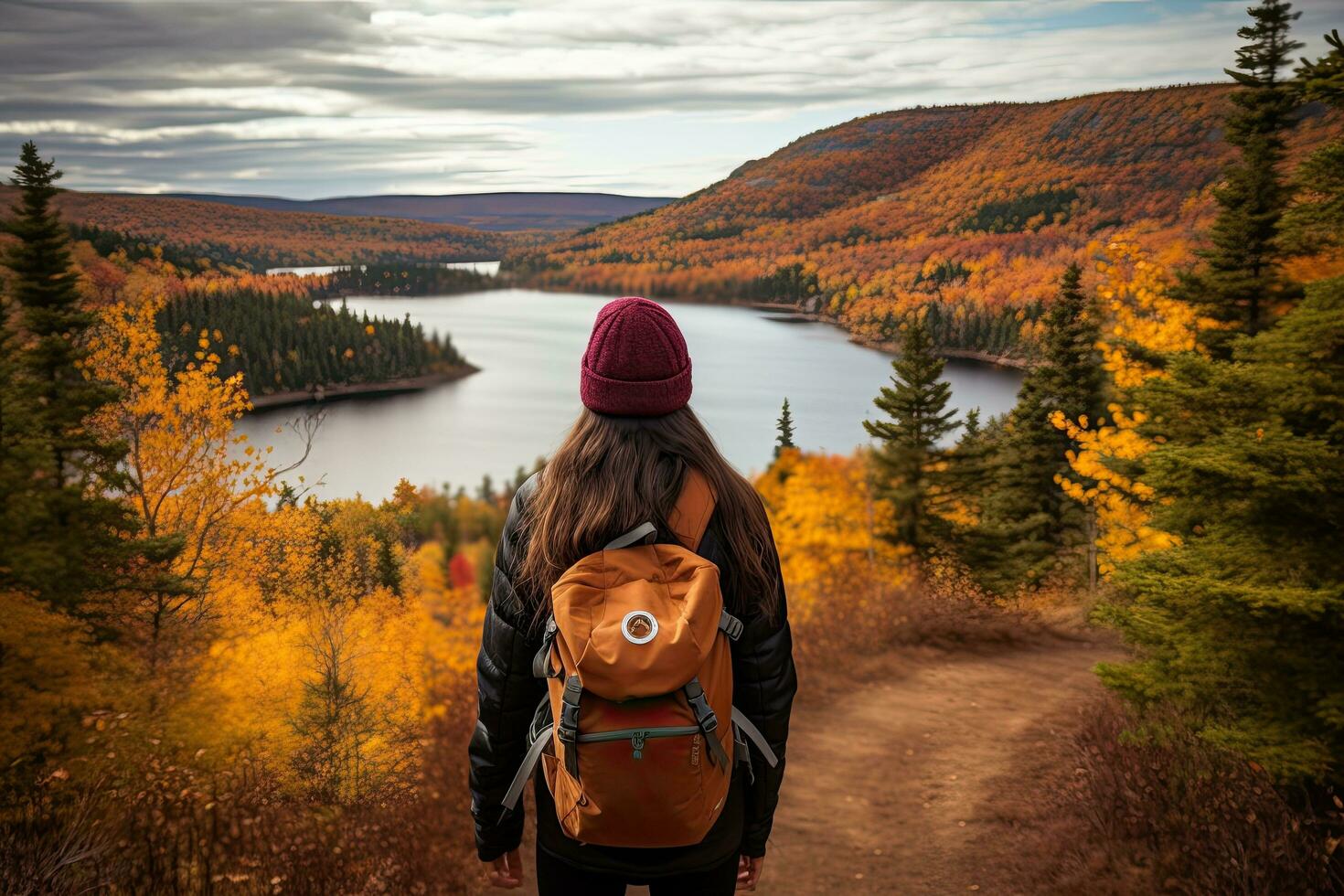 terug visie van jong vrouw met rugzak wandelen in herfst Woud met meer in achtergrond, herfst natuur wandelaar meisje wandelen in nationaal park in Quebec met rugzak, ai gegenereerd foto