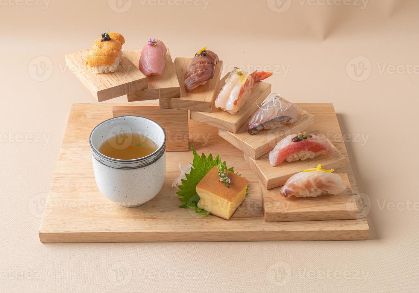 omakase sushi premium set - Japanse eetstijl foto