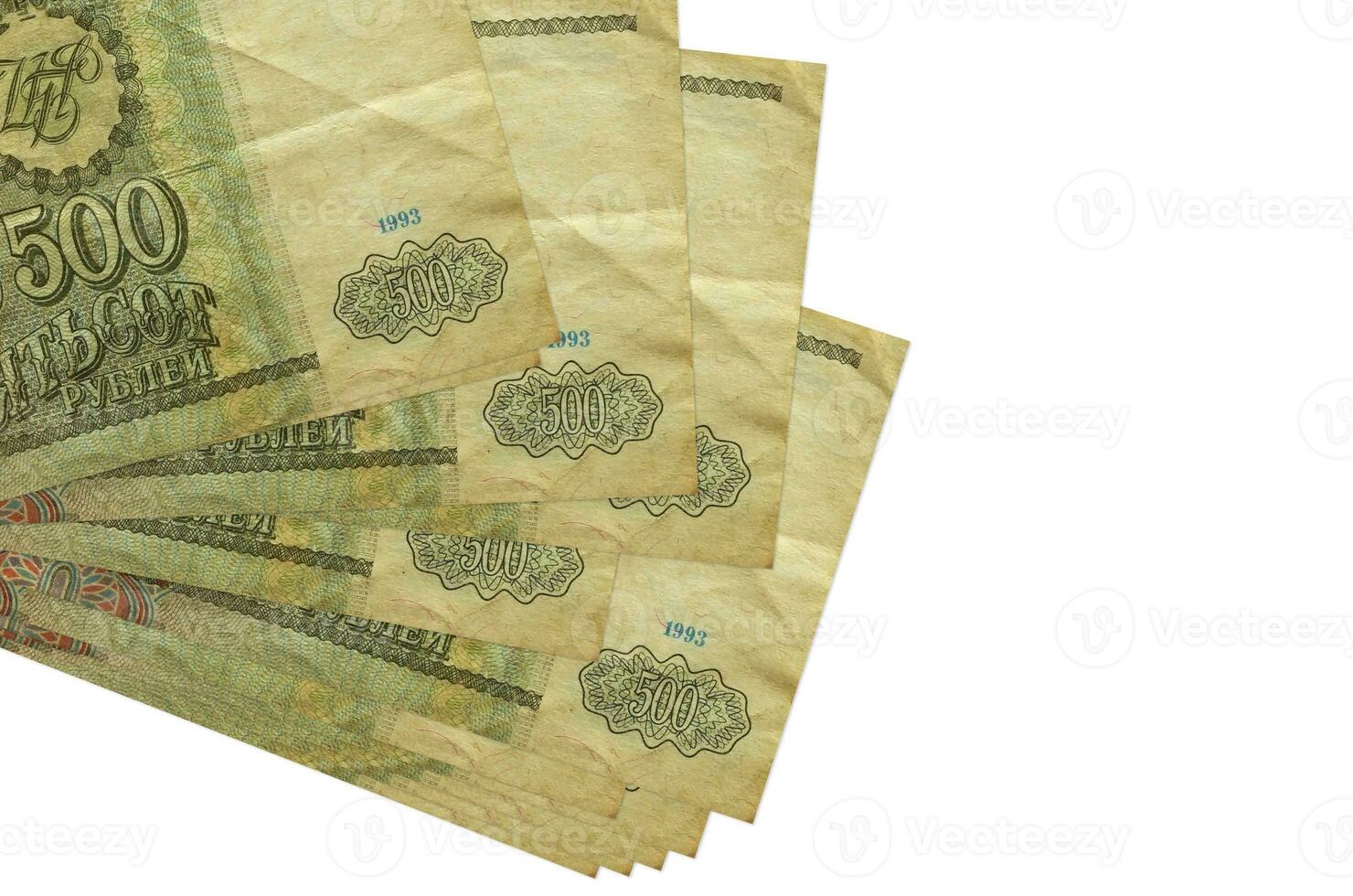 500 Russisch roebel rekeningen leugens in klein bundel of pak geïsoleerd Aan wit. mockup met kopiëren ruimte. bedrijf en valuta uitwisseling foto