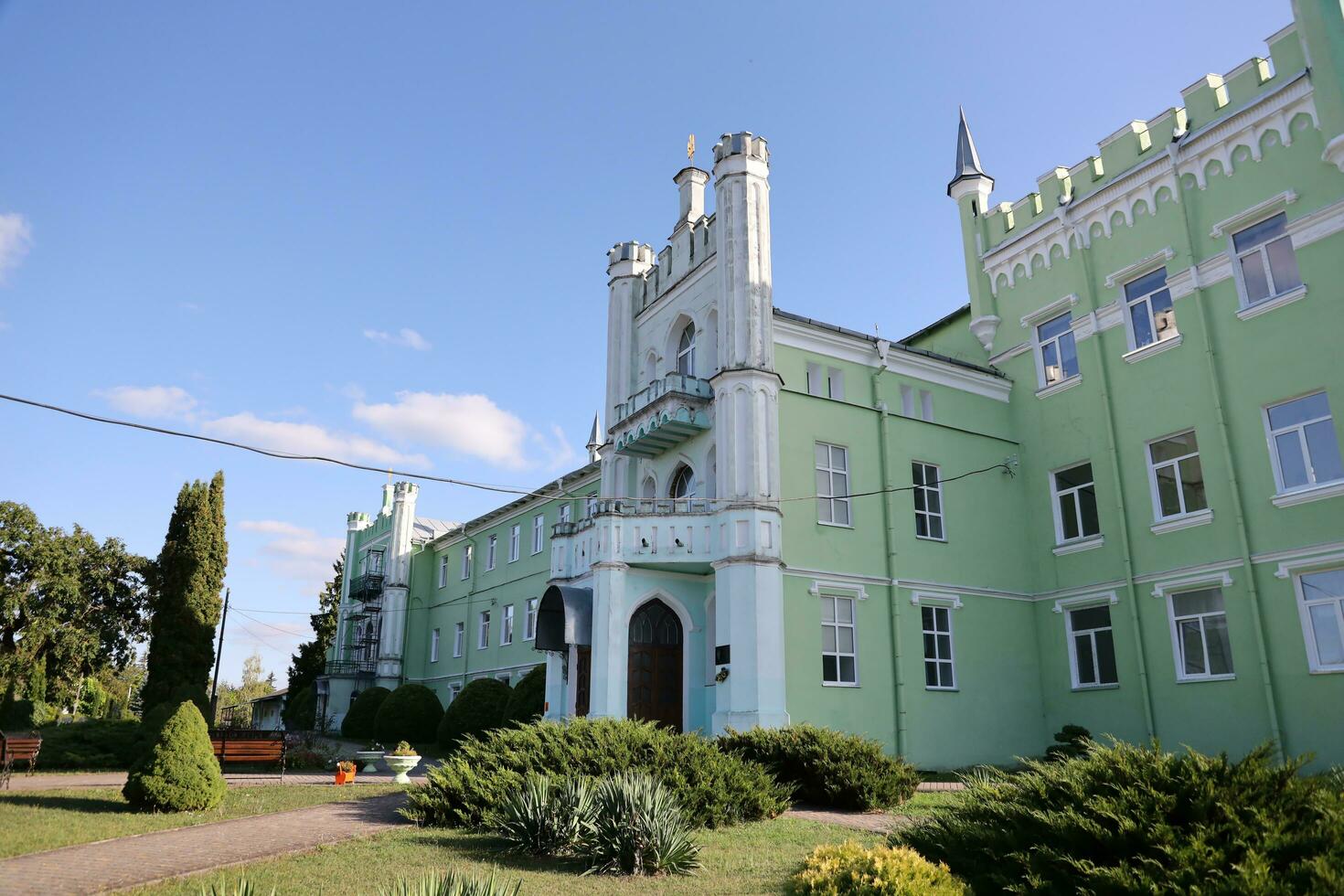 ternopil, Oekraïne - september 16, 2023 kremenets bosbouw college is een hoger leerzaam instelling in de dorp van bilokrynytsie, kremenets wijk foto