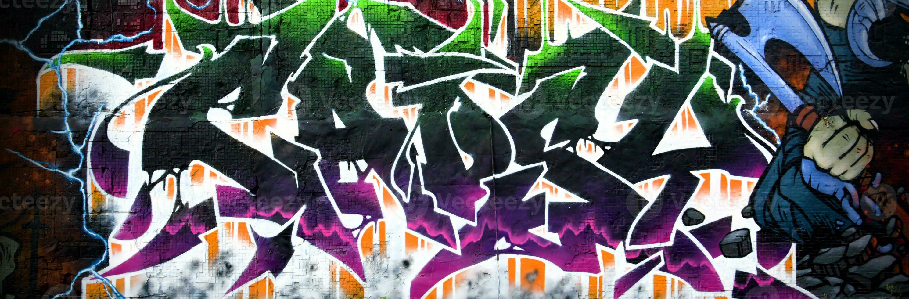 kleurrijk achtergrond van graffiti schilderij artwork met helder aërosol stroken Aan metaal muur foto