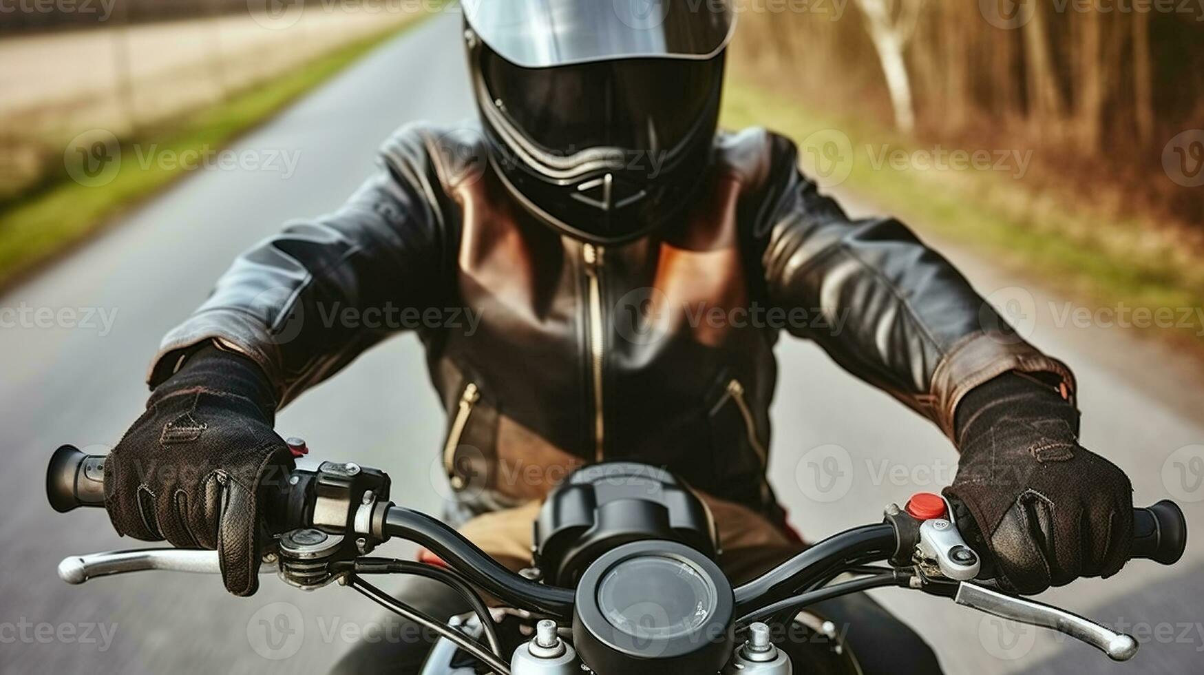 onherkenbaar fietser in beschermend helm en knus leer jasje met hand- handschoenen rijden motor Aan zonnig dag in platteland, generatief ai foto