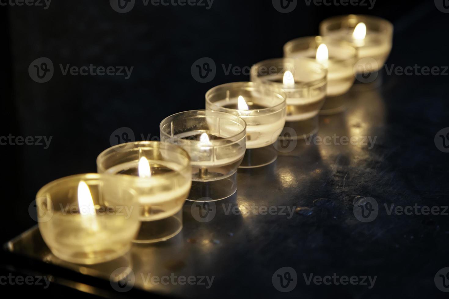 kaarsen in de kerk foto