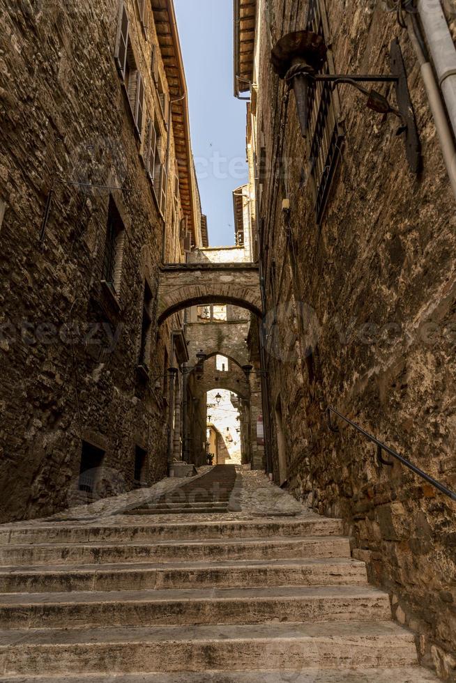 gebouwen in narni, italië, 2020 foto