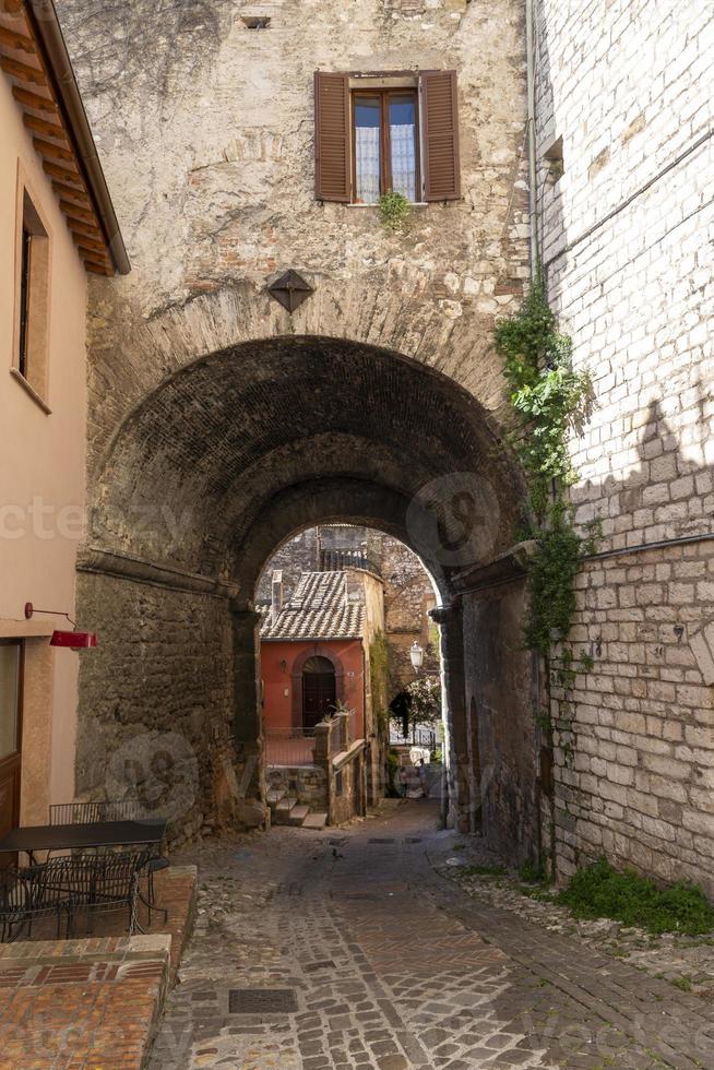 gebouwen in narni, italië, 2020 foto