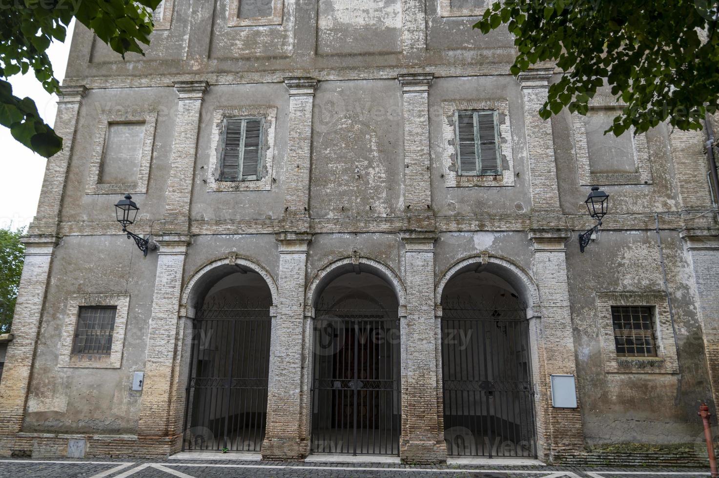 kerk van san bernardo in het dorp nepi, italië, 2020 foto