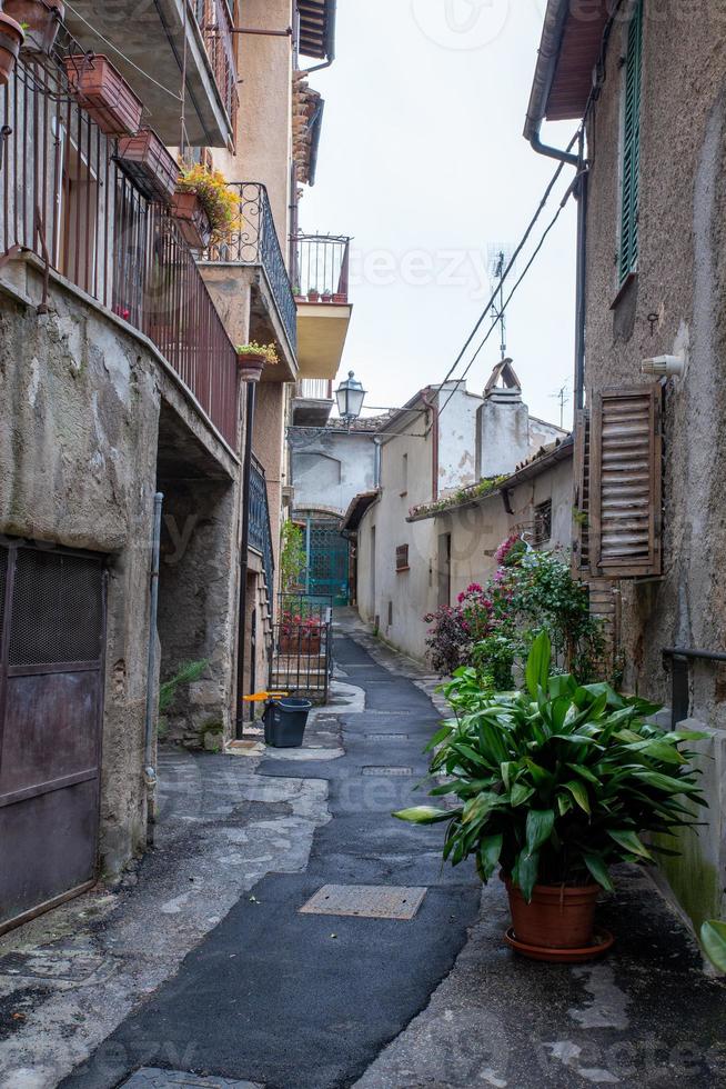 gebouwen in cesi, in de provincie terni, italië, 2020 foto