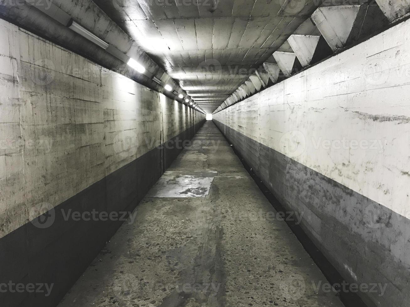 de lange tunnel in de stad Busan, Zuid-Korea foto