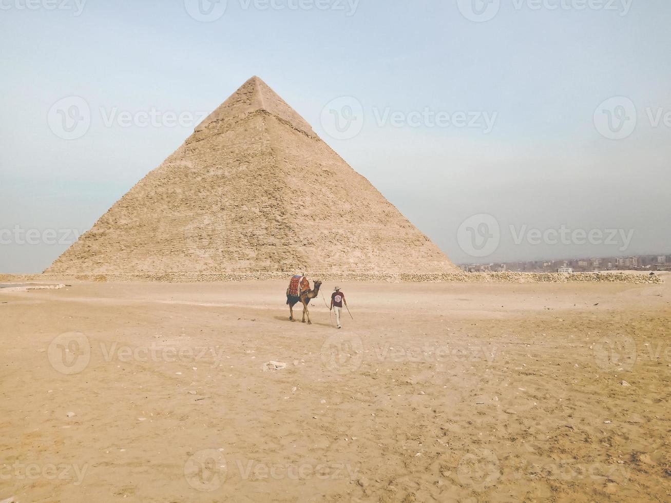 een uitzicht op de grote piramide in gizeh, egypte foto