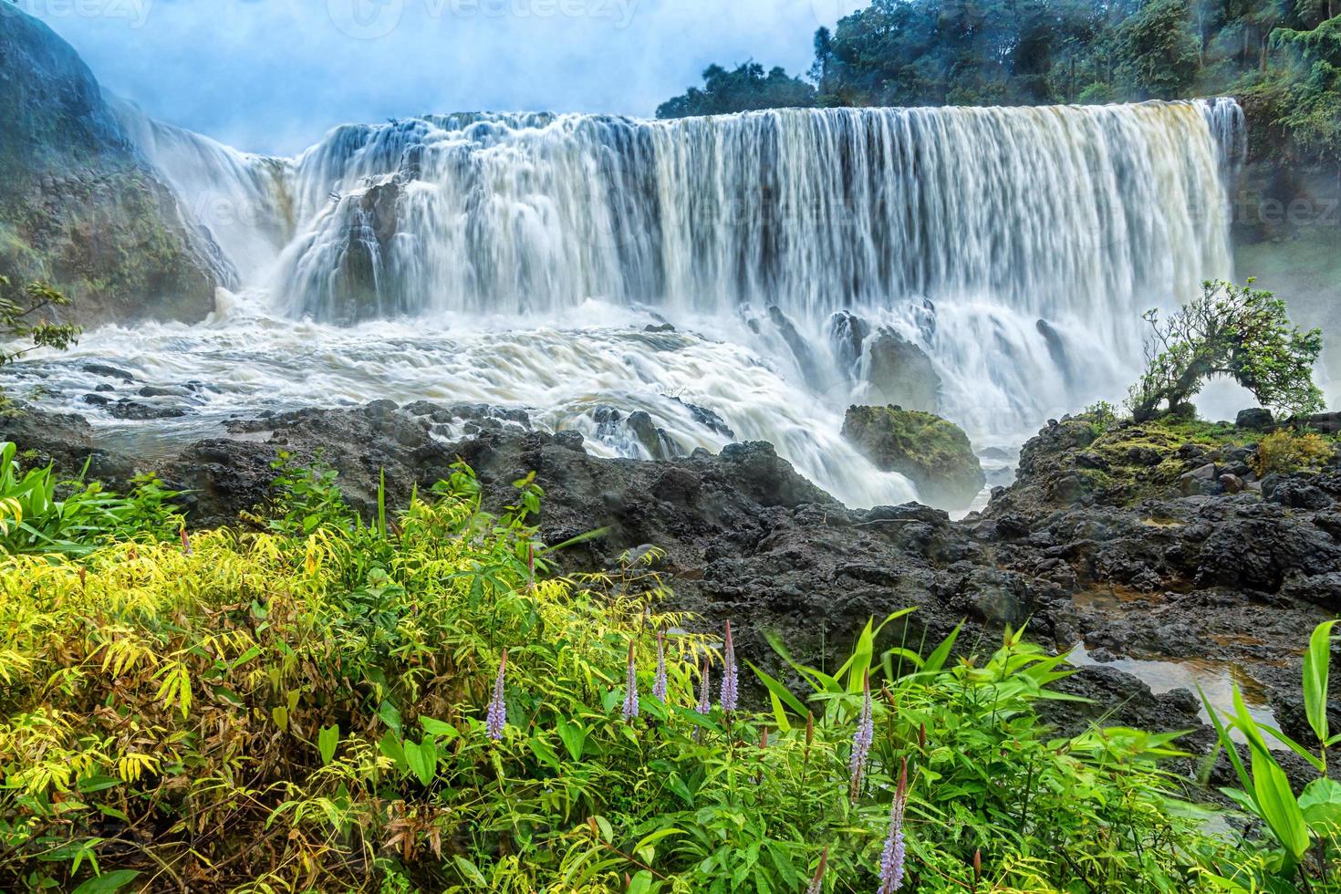 de sae pong lai-waterval in het zuiden van laos foto