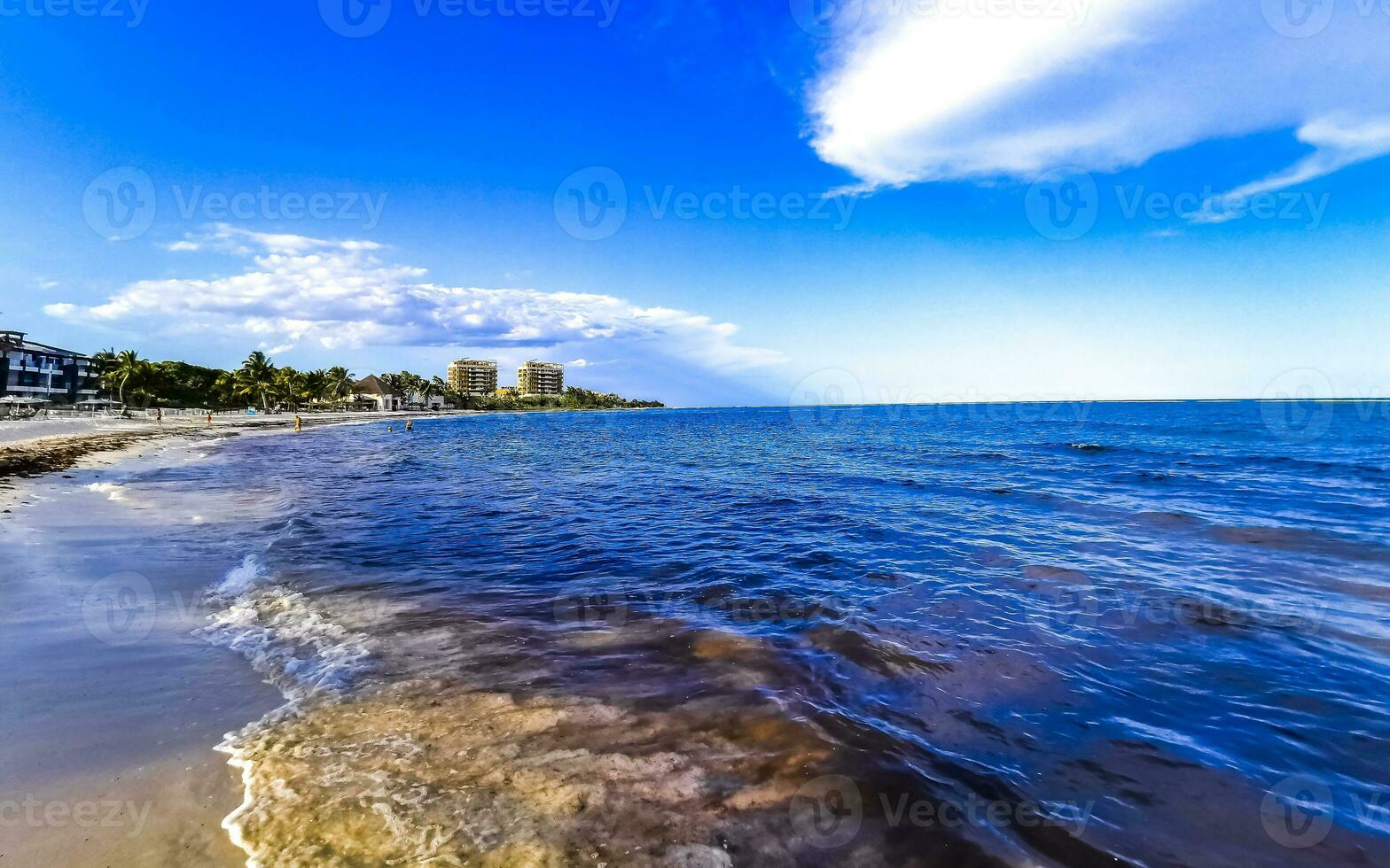 tropisch mexicaans strand helder turkoois water playa del carmen mexico. foto