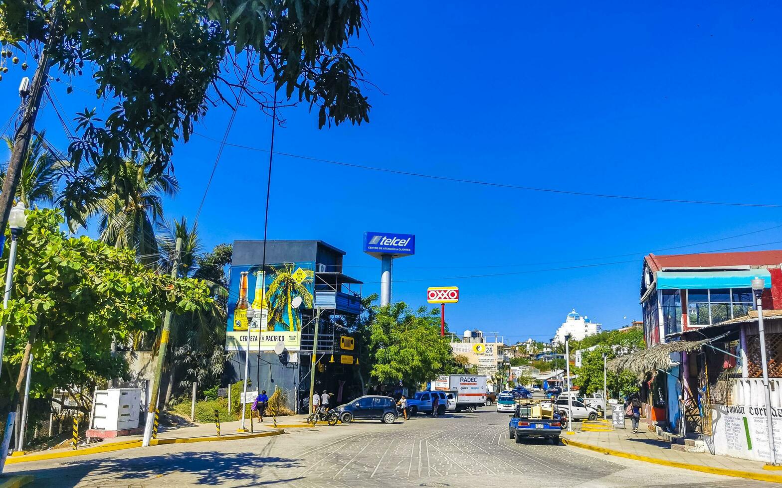 puerto escondido oaxaca Mexico 2023 typisch mooi kleurrijk toerist straat trottoir stad puerto escondido Mexico. foto