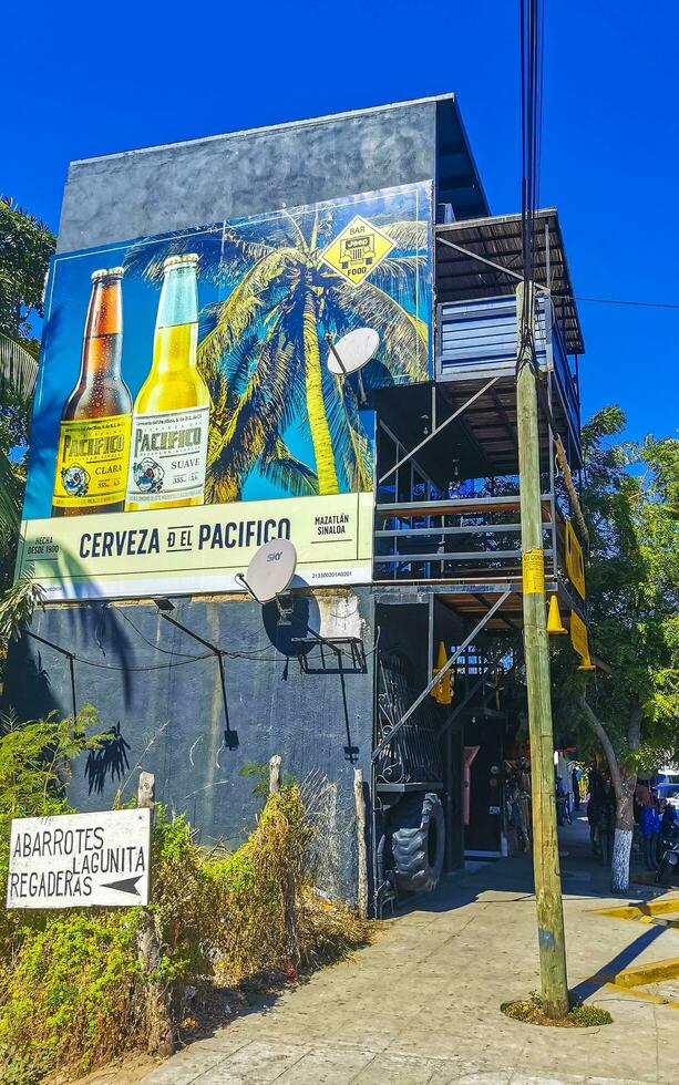 puerto escondido oaxaca Mexico 2023 typisch mooi kleurrijk toerist straat trottoir stad puerto escondido Mexico. foto